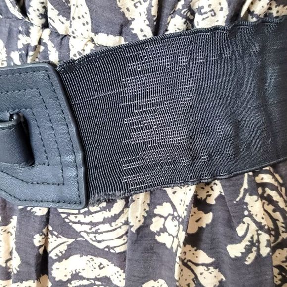 Annabelle- Capsleeve Botanical Print Mini Dress, Sz. Medium - Picture 13 of 13